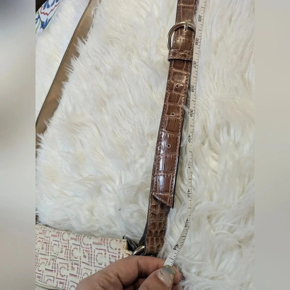 Liz Claiborne shoulder bag. Brown,Tan and hints of blue - Picture 5 of 10